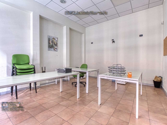 Negozio 2 Vetrine – Via Urbana